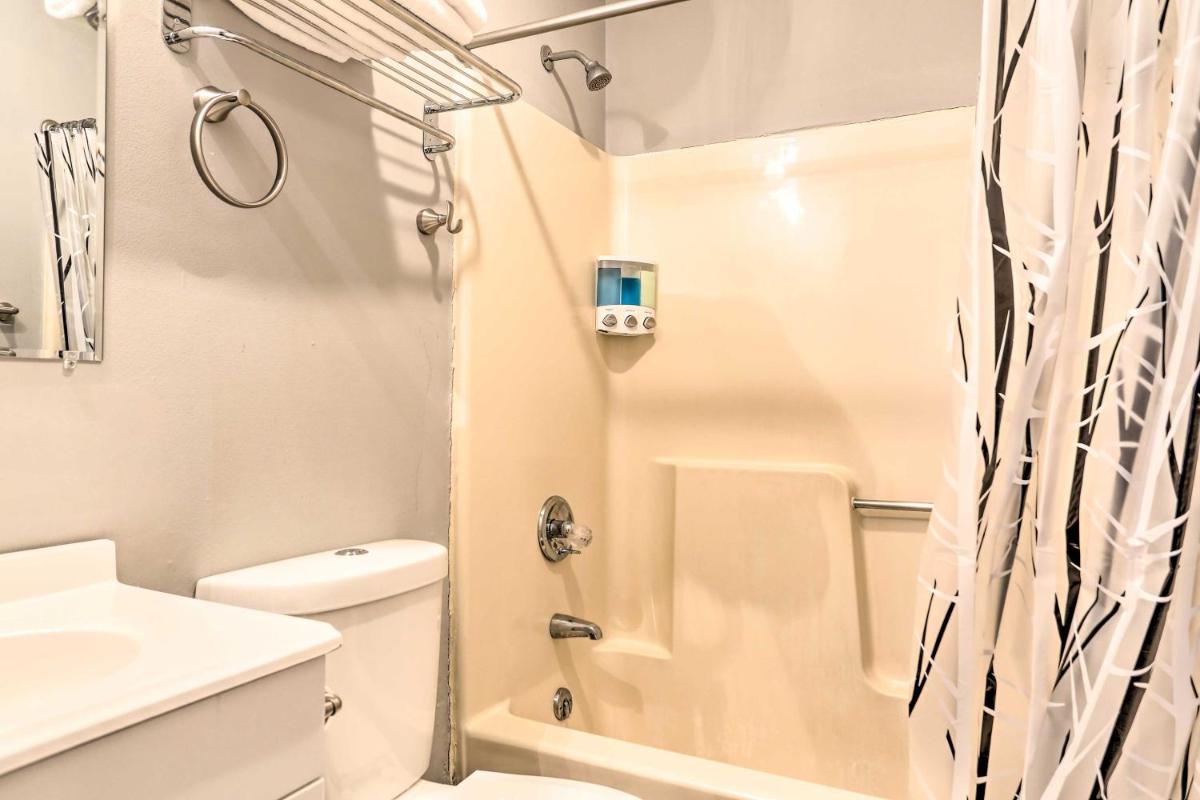 Inviting Poconos Getaway with Deck Ski and Hike! - Housity
