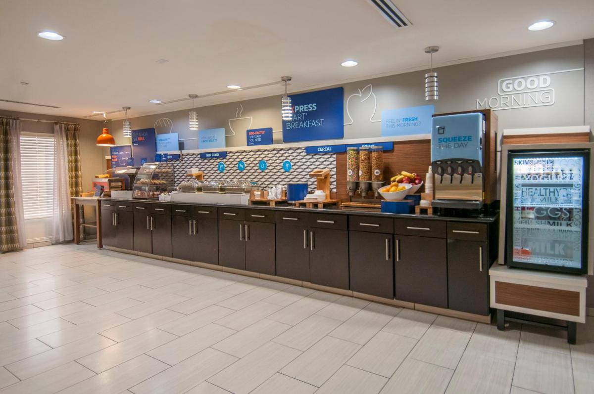Holiday Inn Express & Suites Jackson Downtown - Coliseum, an IHG Hotel - Housity