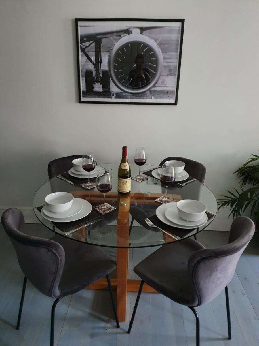 The Aviator - Stunning 1 bed with large balcony - Housity