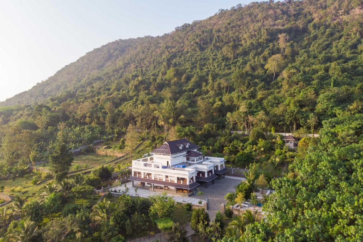 StayVista at Springhills Villa & Ayurvedic Spa - Housity