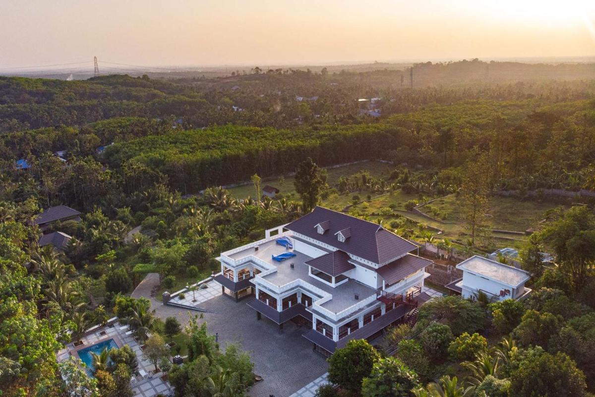 StayVista at Springhills Villa & Ayurvedic Spa - Housity