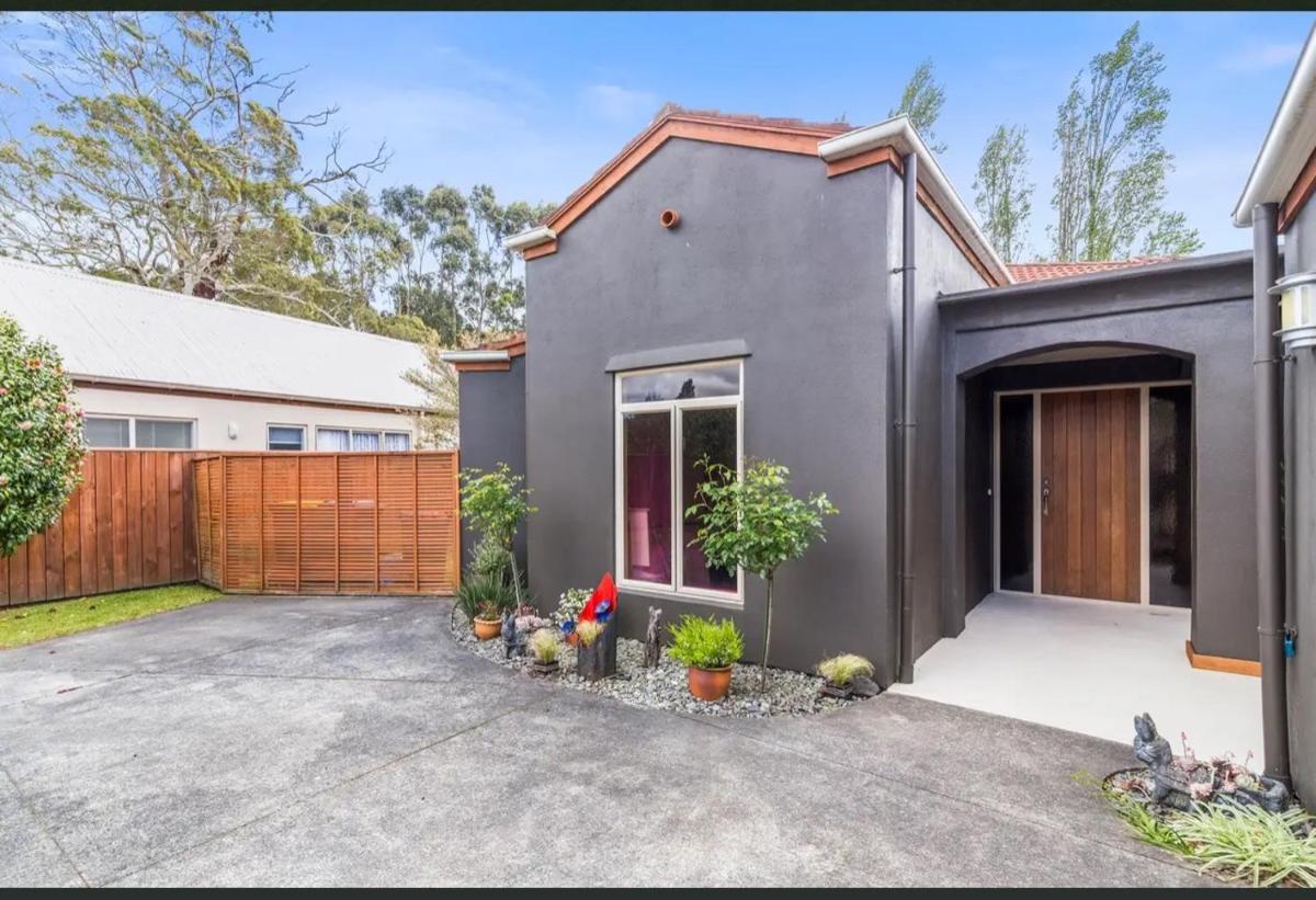 Private and Perfect for Families, Rotorua Escape - Housity