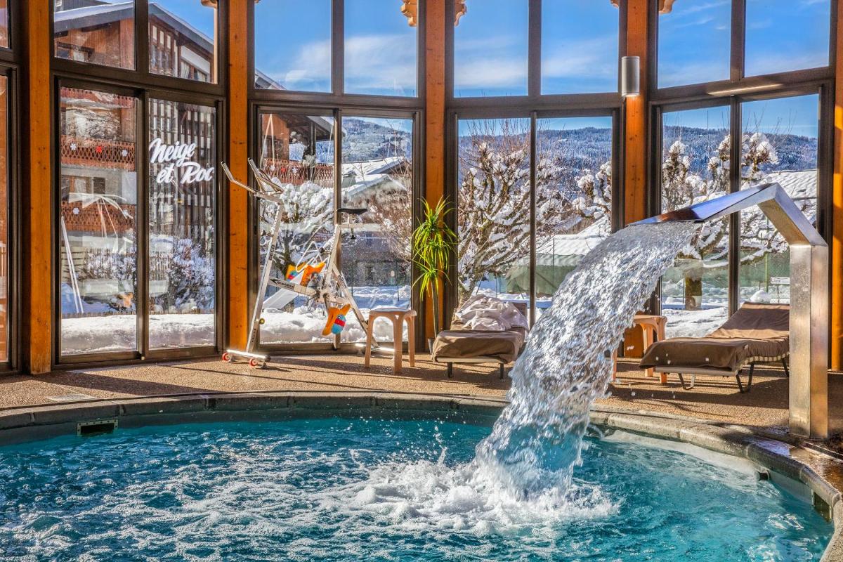 Piscine de l'établissement Chalet-Hôtel Neige et Roc, The Originals Relais ou située à proximité