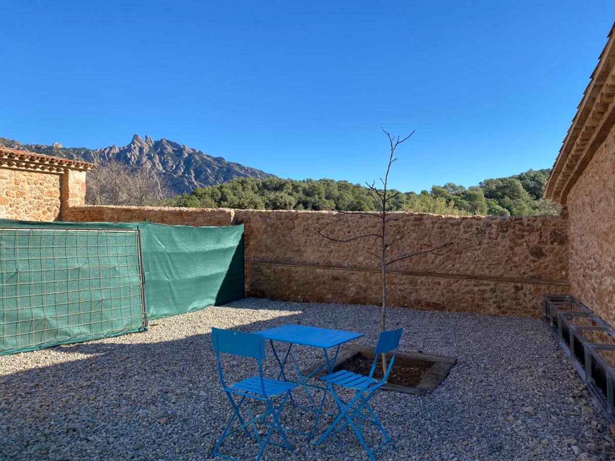 Casita de piedra en el Parque Natural de Montserrat - Housity