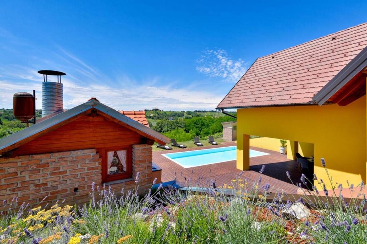 Lovely 2-Bed Villa in Selnica - Housity
