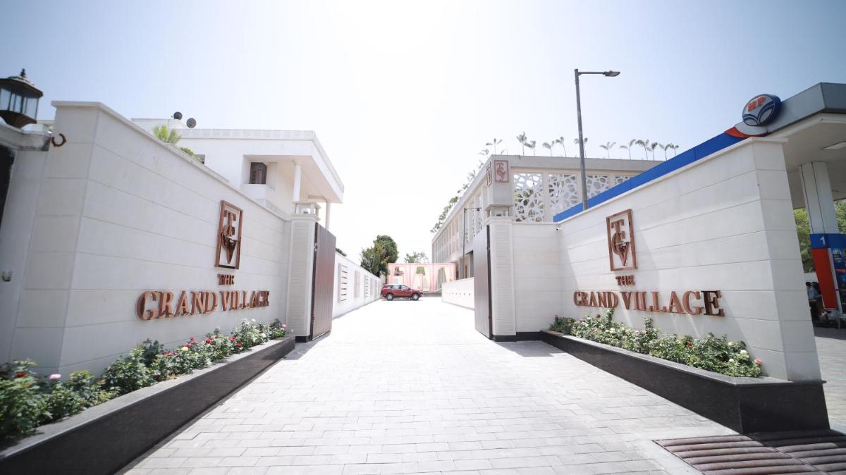THE GRAND VILLAGE - Housity