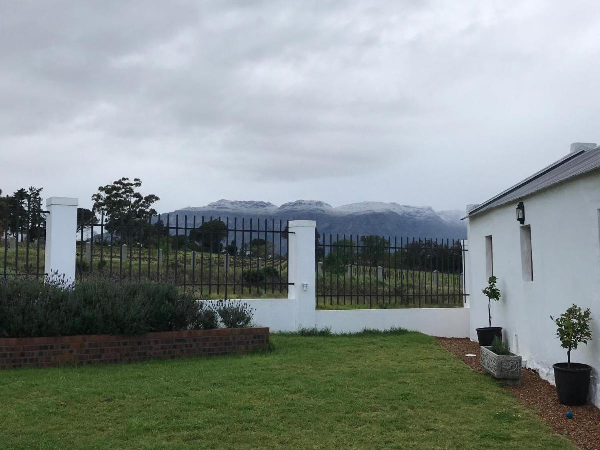 Raithby Winelands Historical Cottage - Housity