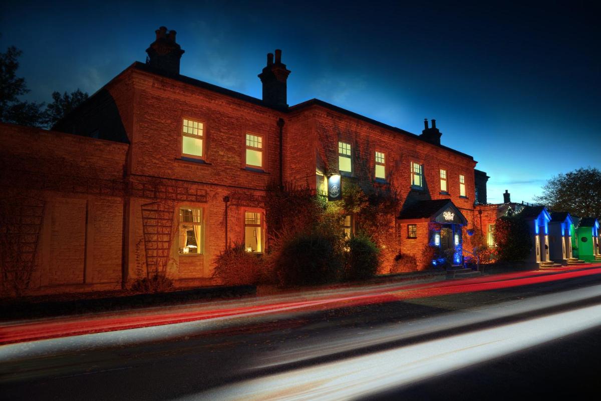 The Walnut Tree Inn - Housity