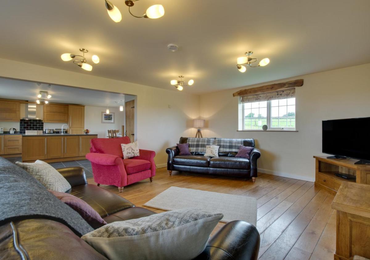 Llys Mawr - Housity