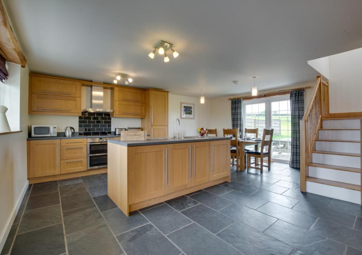 Llys Mawr - Housity