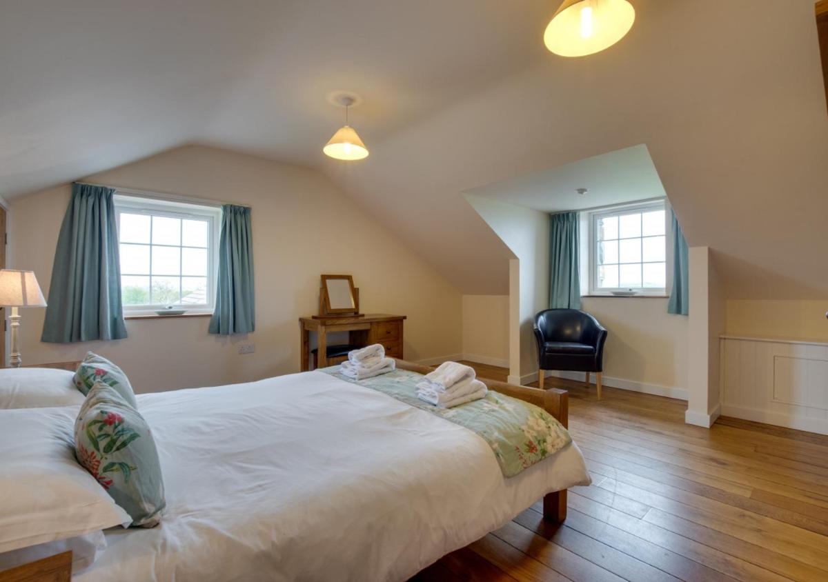 Llys Mawr - Housity