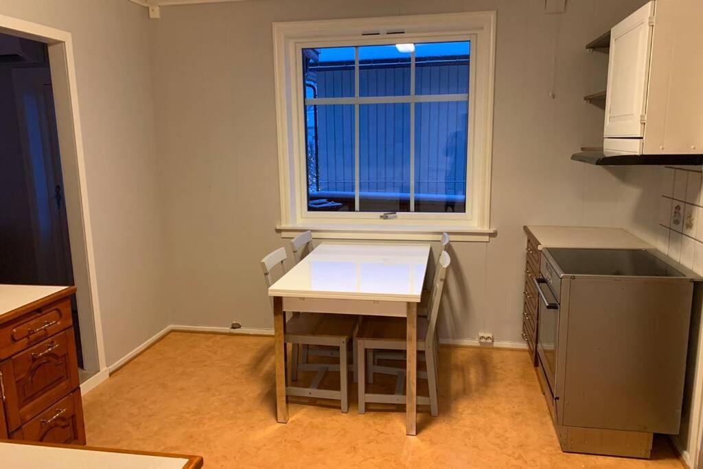 Koselig hus i havna - Housity