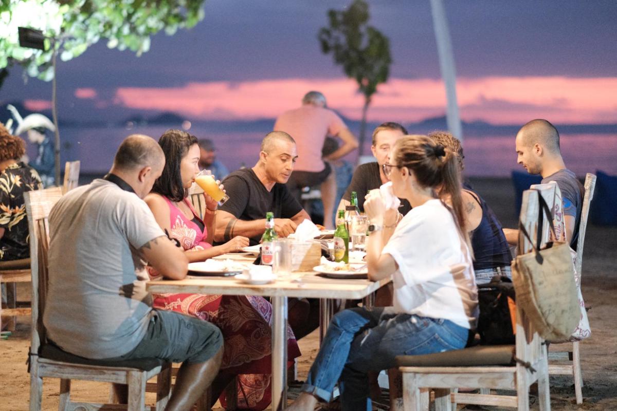 Suitetrails - Puri Sari Beach Hotel