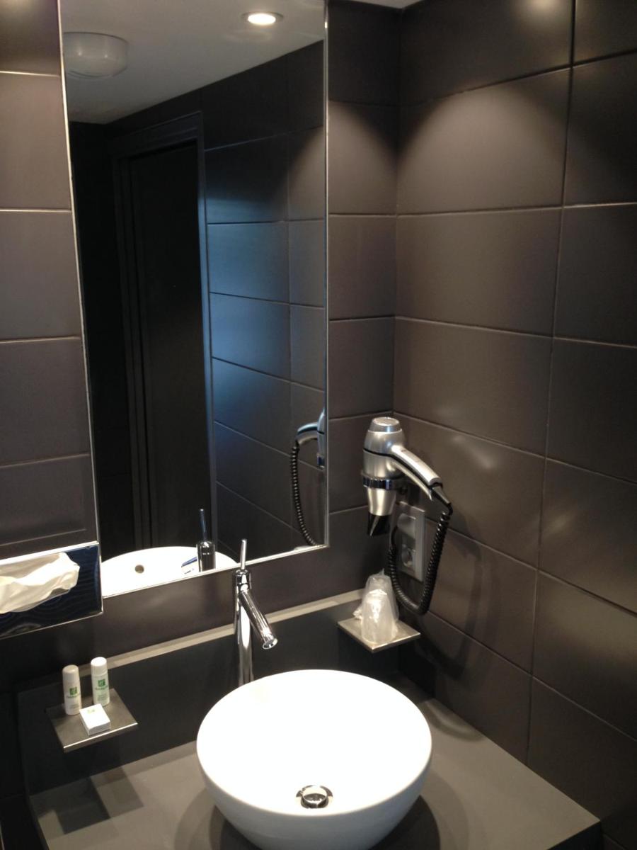 Salle de bains dans l'établissement Holiday Inn Dijon Toison D'or by IHG