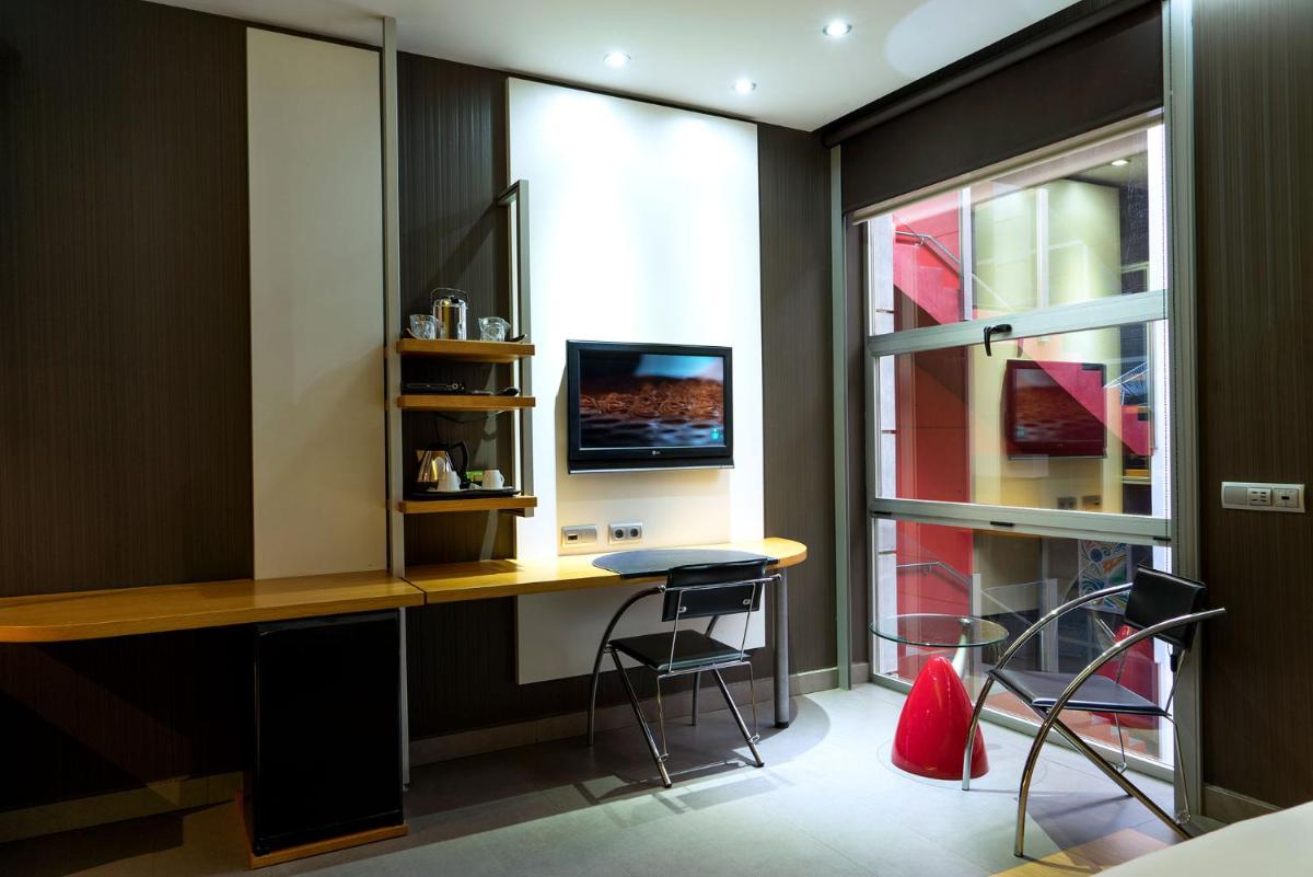Una televisión o centro de entretenimiento en Hotel Spa La Casa del Rector Almagro