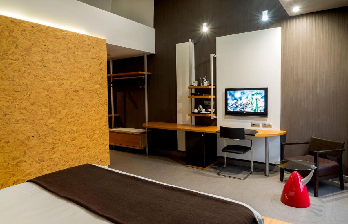 Una televisión o centro de entretenimiento en Hotel Spa La Casa del Rector Almagro