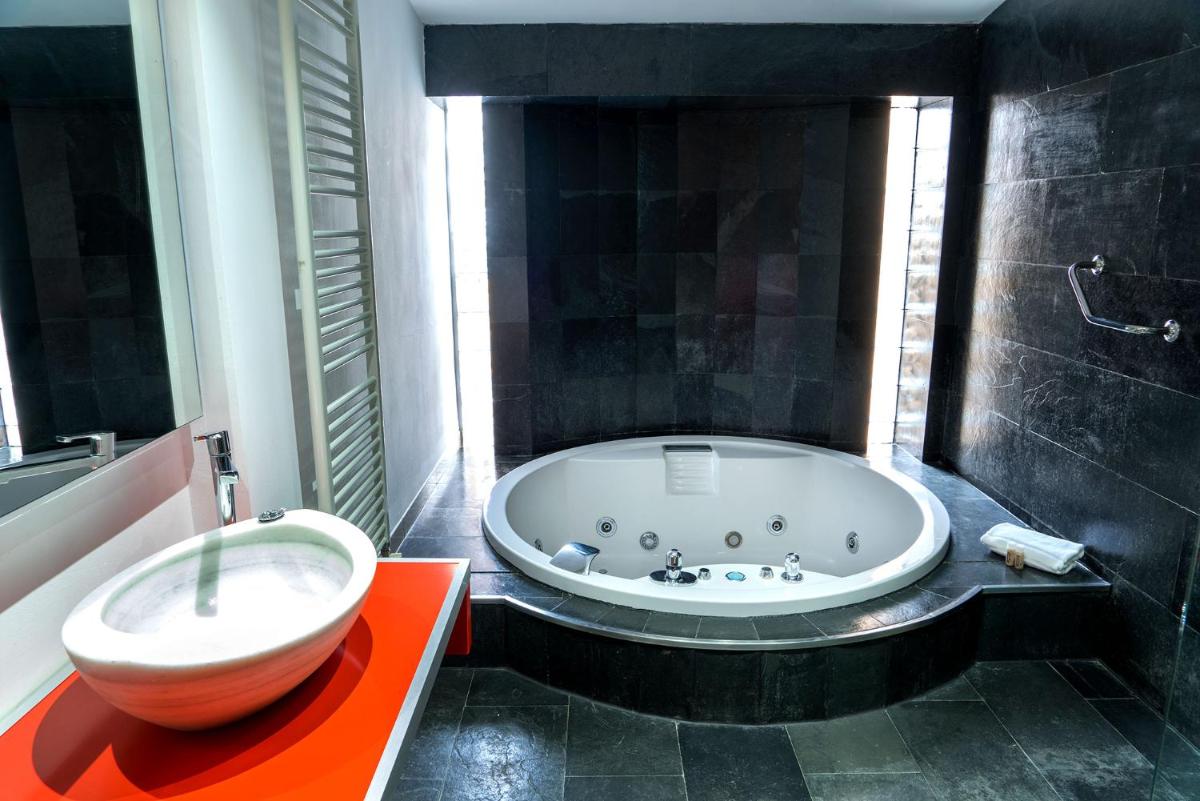 Un baño de Hotel Spa La Casa del Rector Almagro
