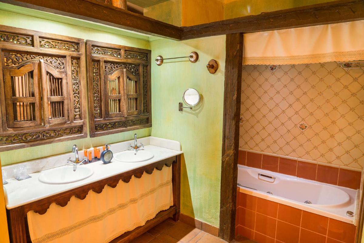 Un baño de Hotel Spa La Casa del Rector Almagro