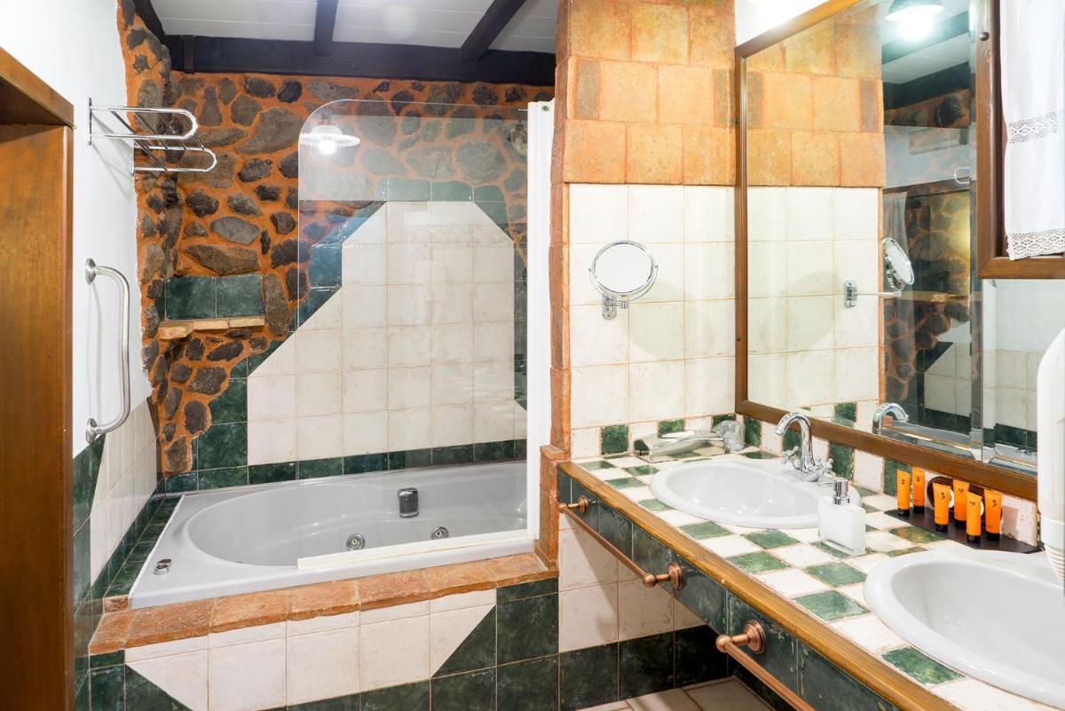 Un baño de Hotel Spa La Casa del Rector Almagro