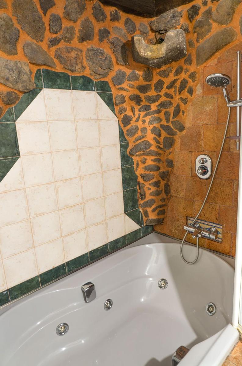 Un baño de Hotel Spa La Casa del Rector Almagro