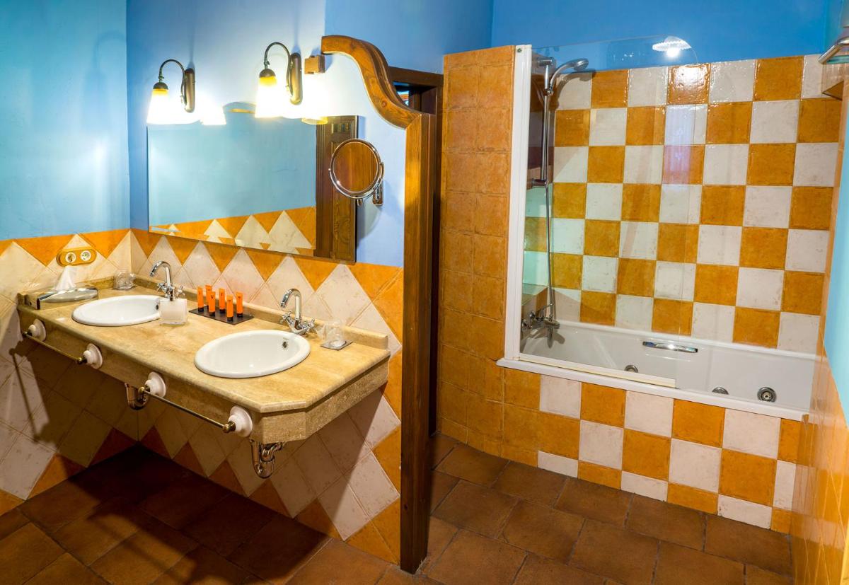 Un baño de Hotel Spa La Casa del Rector Almagro