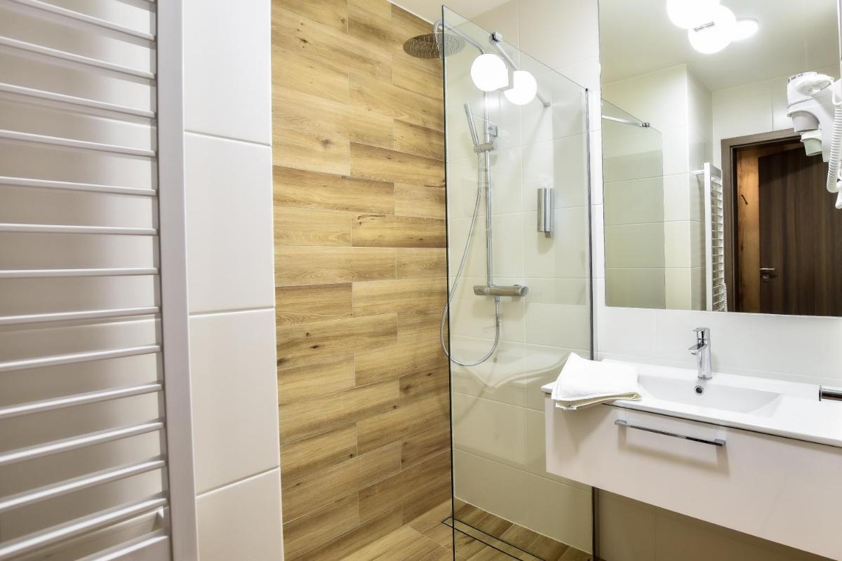 Strzelnica Hotel i Restauracja - Housity