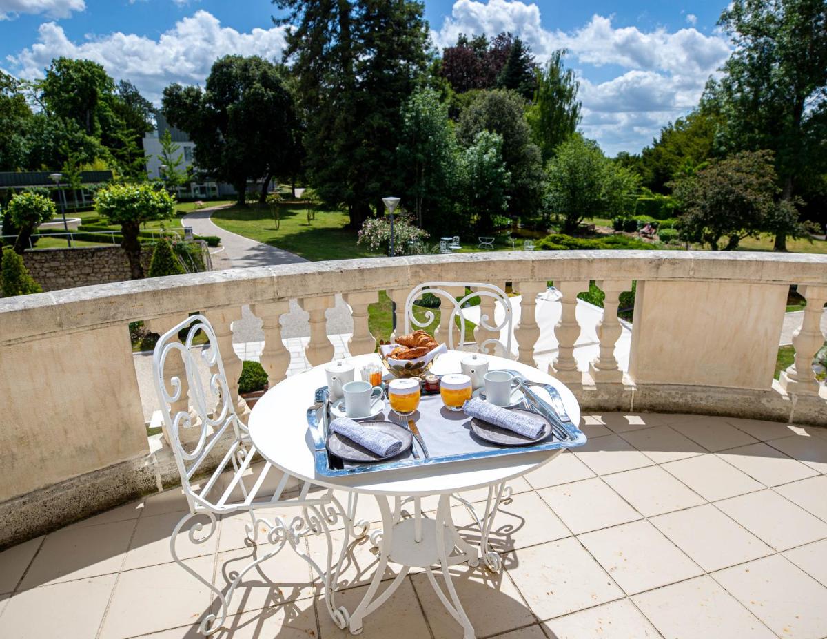 Boissons dans l'établissement Château Belmont Tours by The Crest Collection