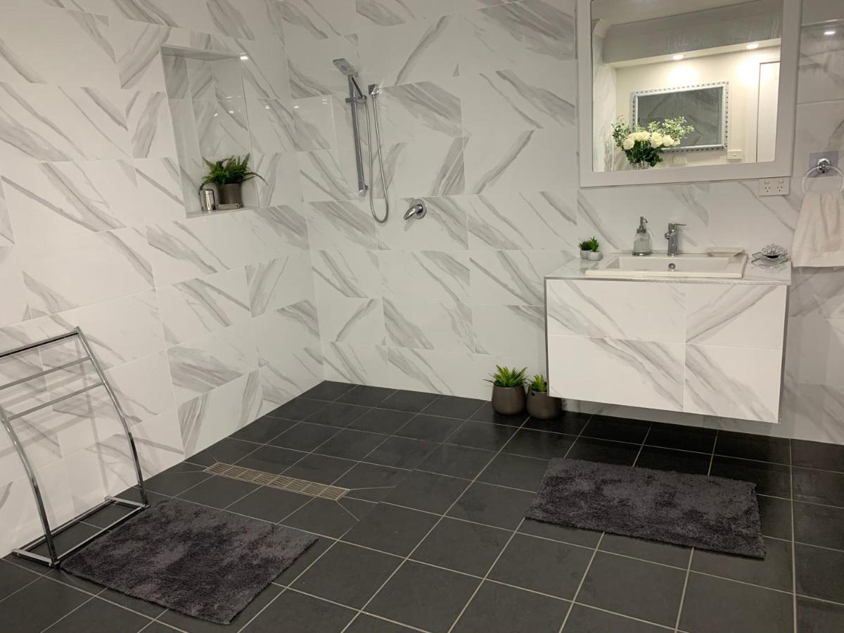 Camelot Country Stay in Orange - Housity