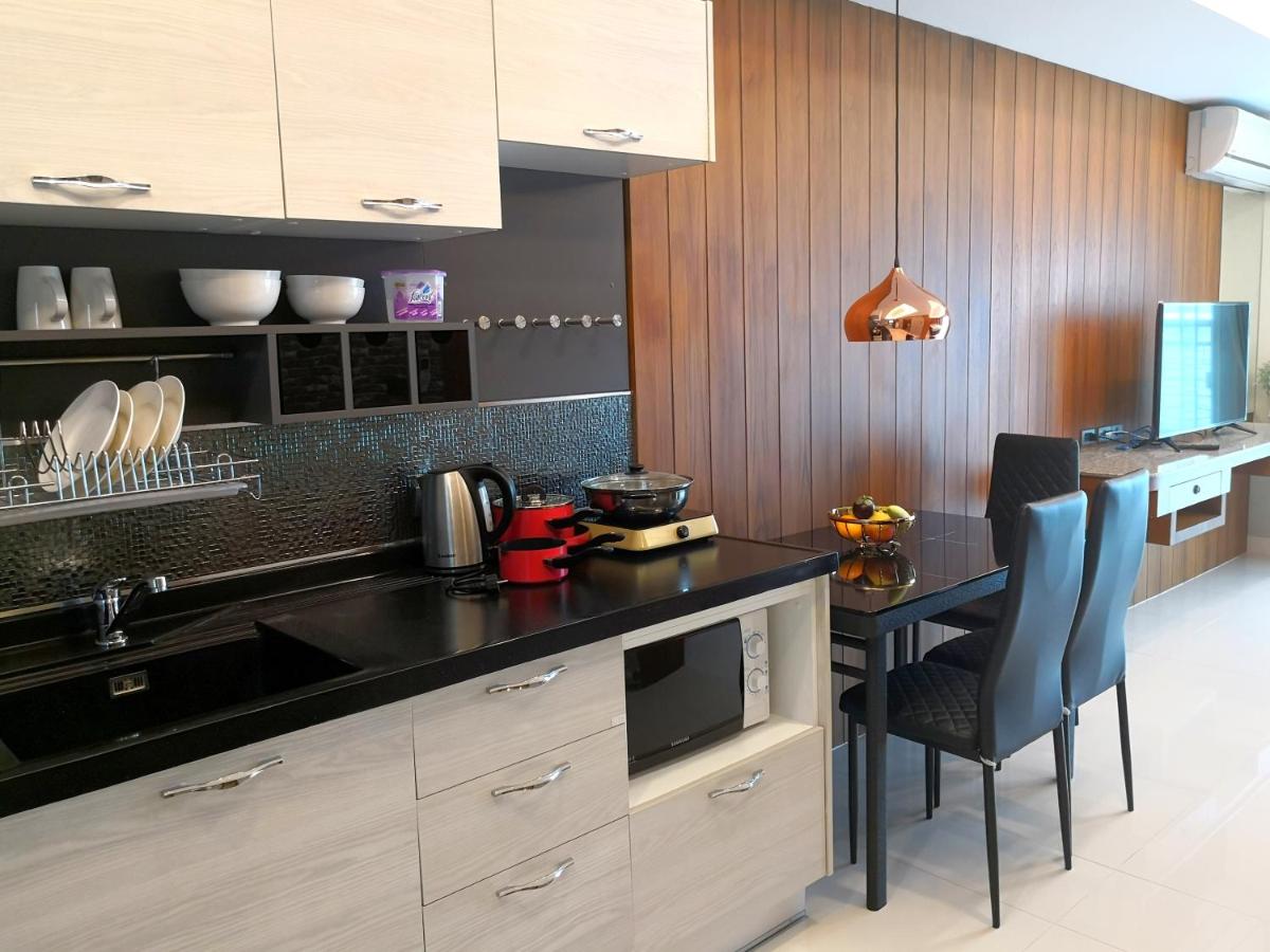 Private wooden style studio room in city area - Housity