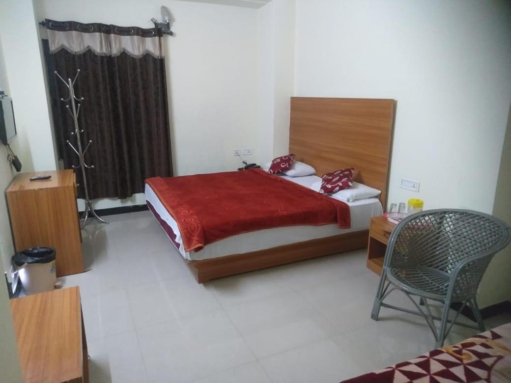 Red Star Holidays - Housity