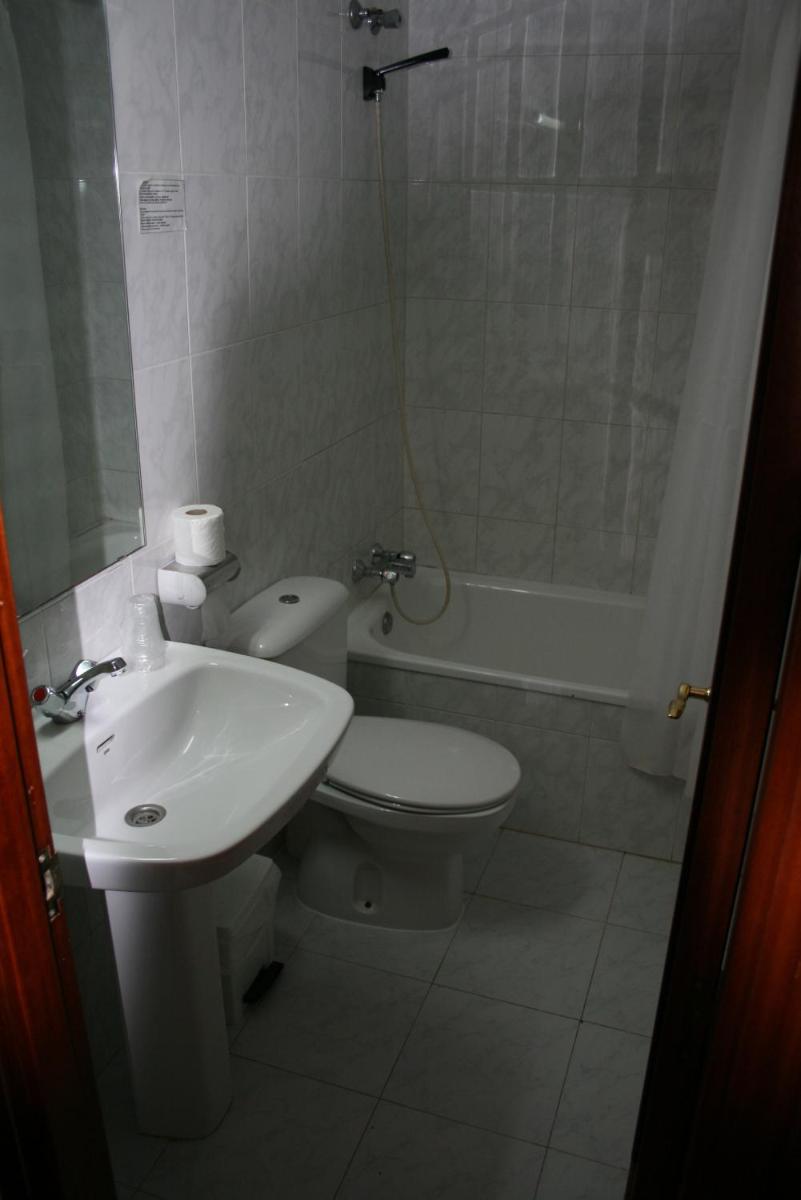 Hostal Puente de Piedra - Housity