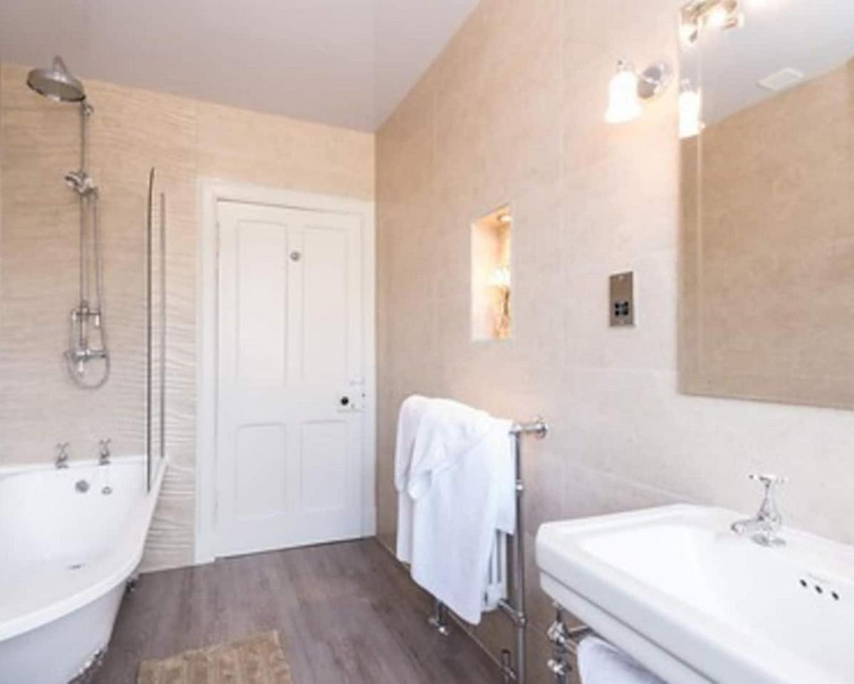 Moulin Hotel - Housity
