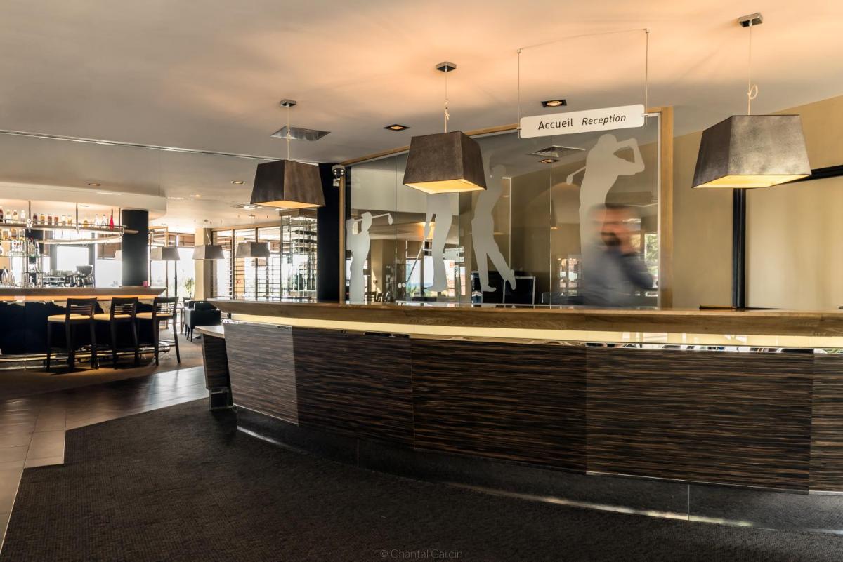 Salon ou bar de l'établissement Hôtel du Golf