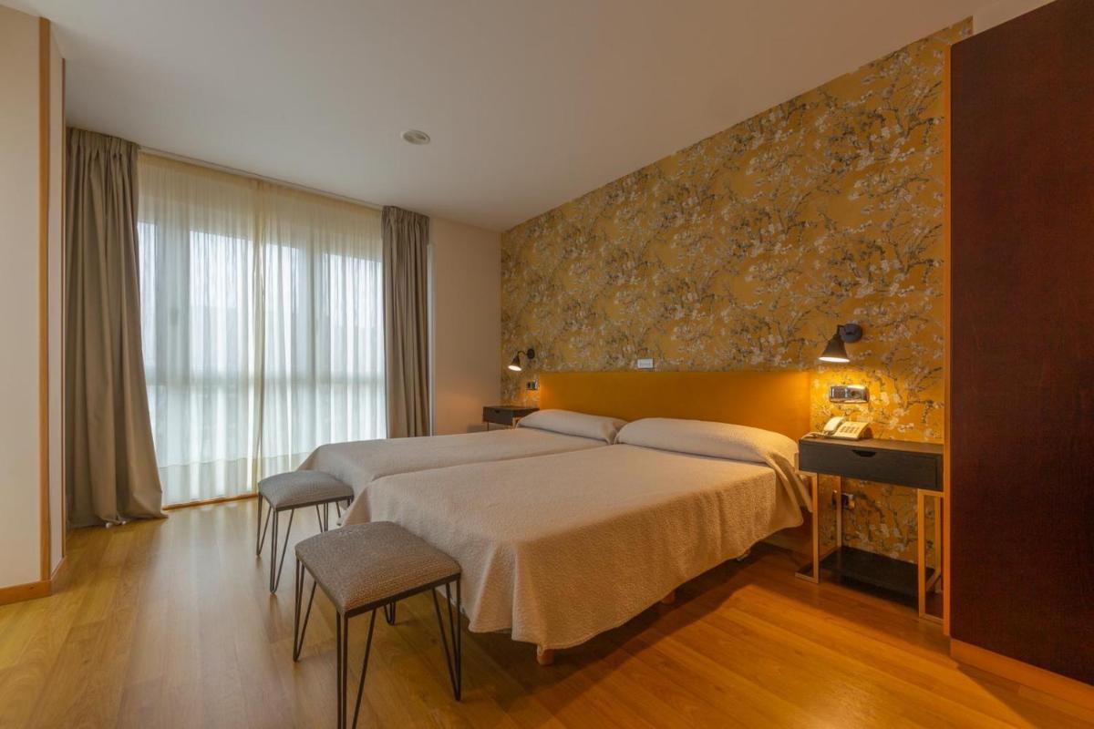 Hotel Playa de Laxe - Housity