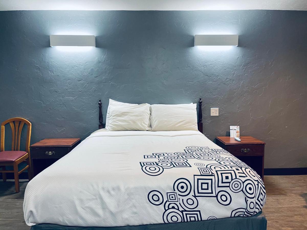 Century 21 Motel - Housity