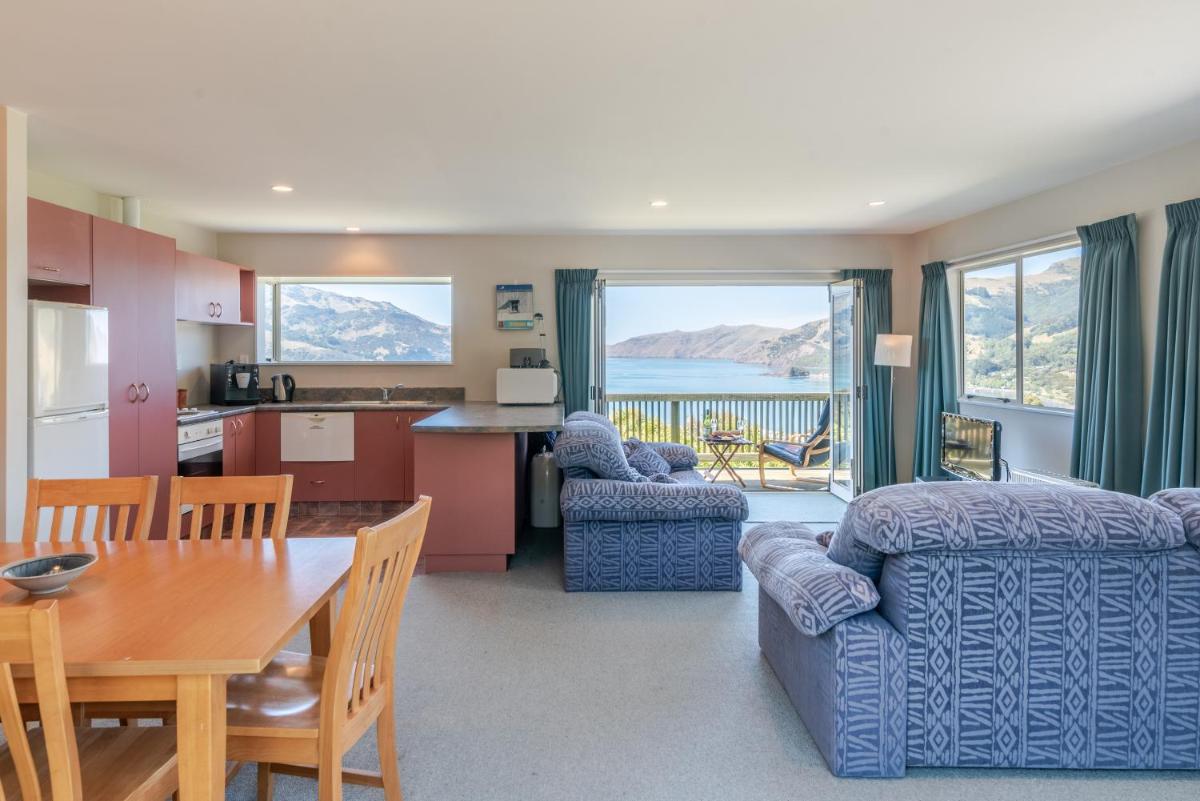 Seaview Outlook - Wainui Holiday Home - Housity