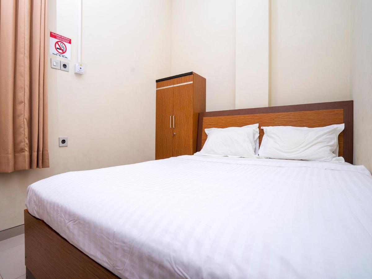 Pondok Indah Guest House by ecommerceloka - Housity