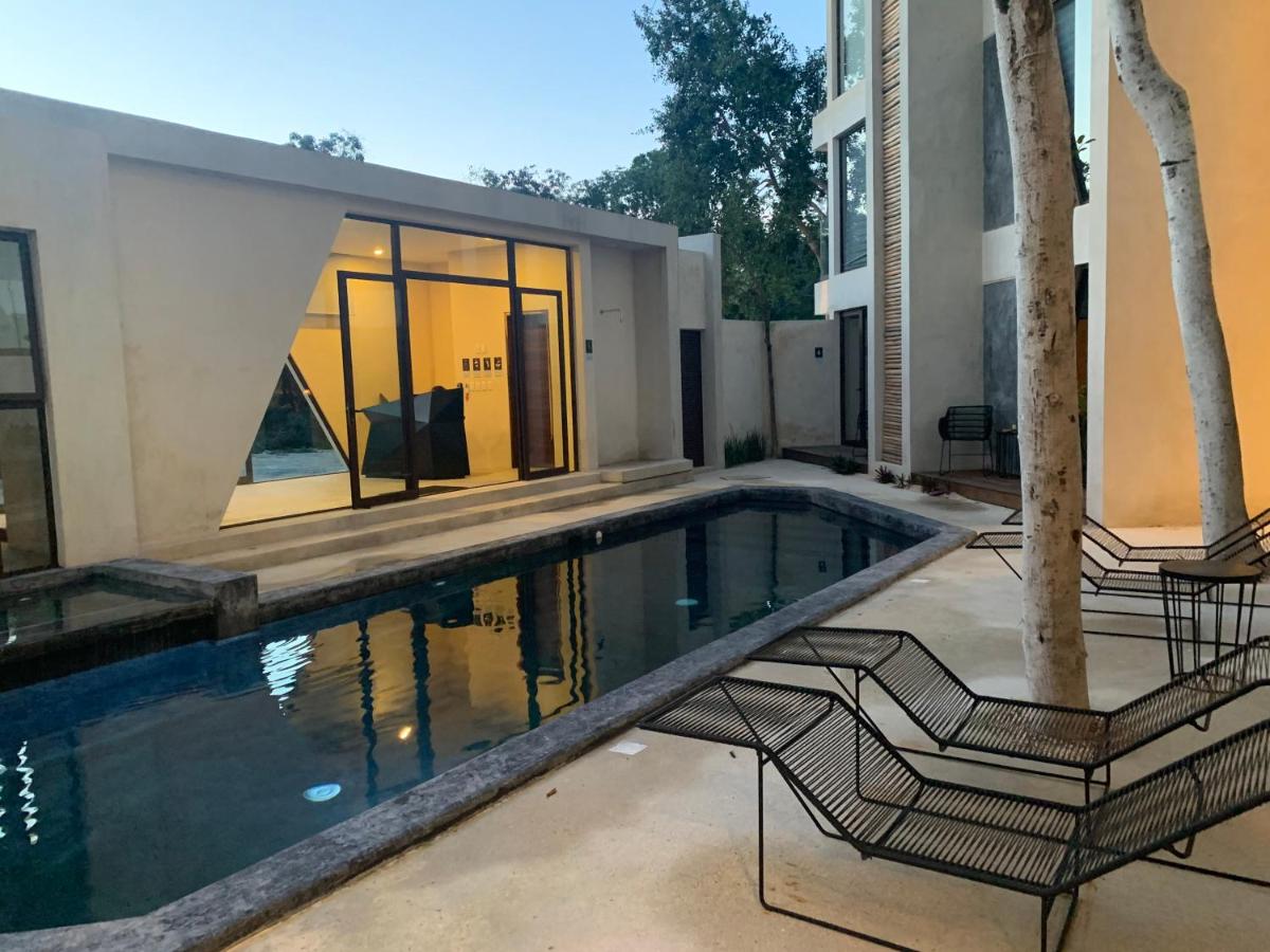 Studio with Jacuzzi, 24-7 Private Security - Housity