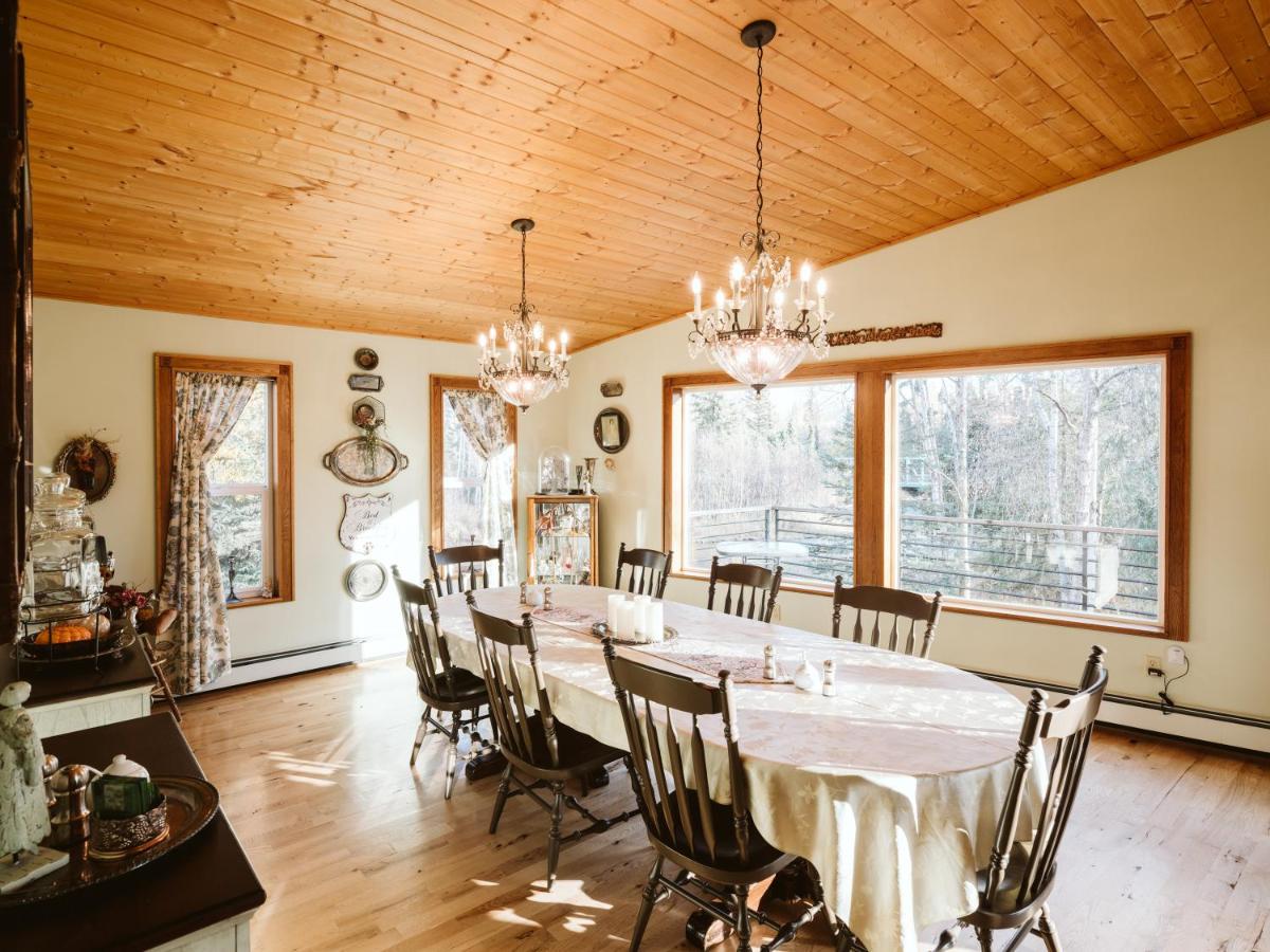 Maria's Creekside B&B - Housity