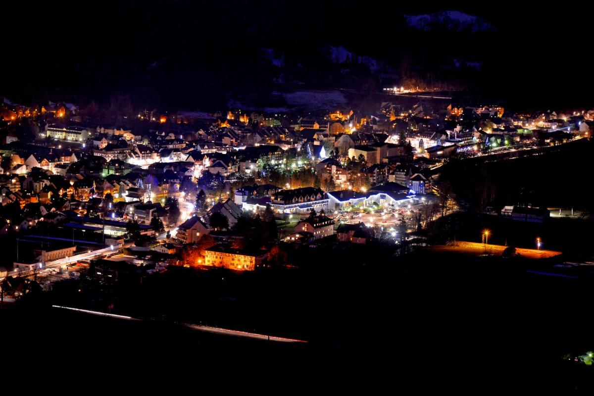 Vue panoramique sur l'établissement Mercure Saint-Lary