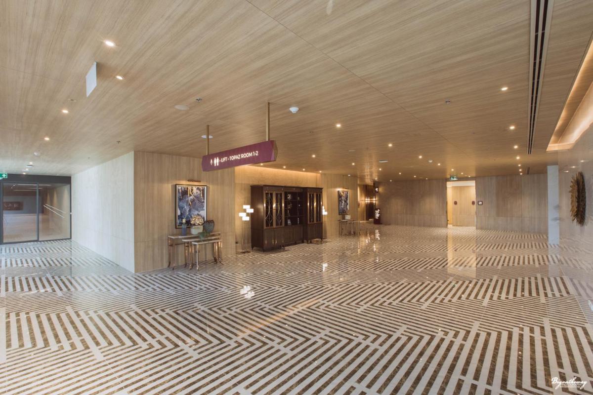 Suitetrails - Grand Richmond Stylish Convention Hotel - SHA Plus