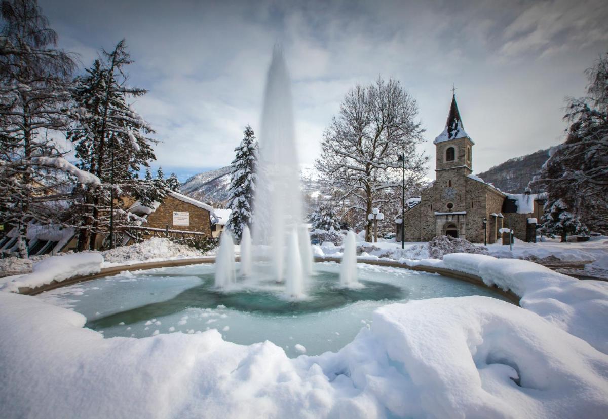 L'établissement Mercure Saint-Lary en hiver