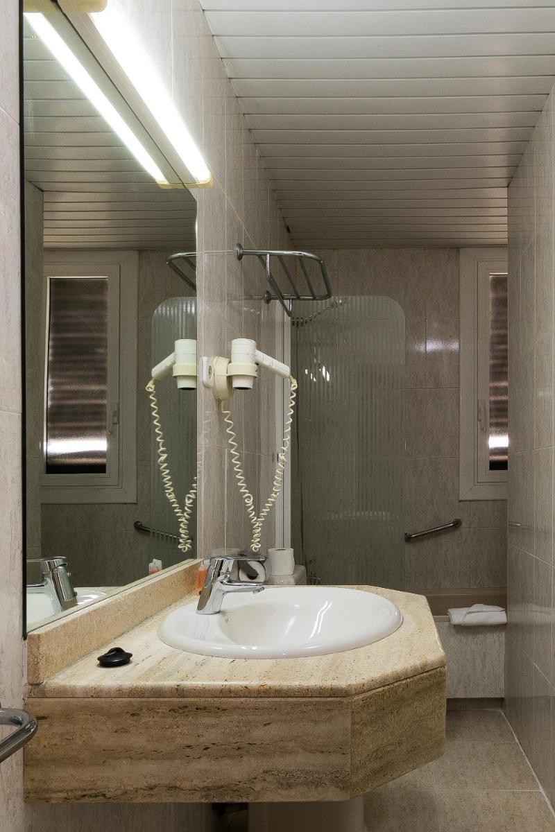 Hotel El Castell - Housity