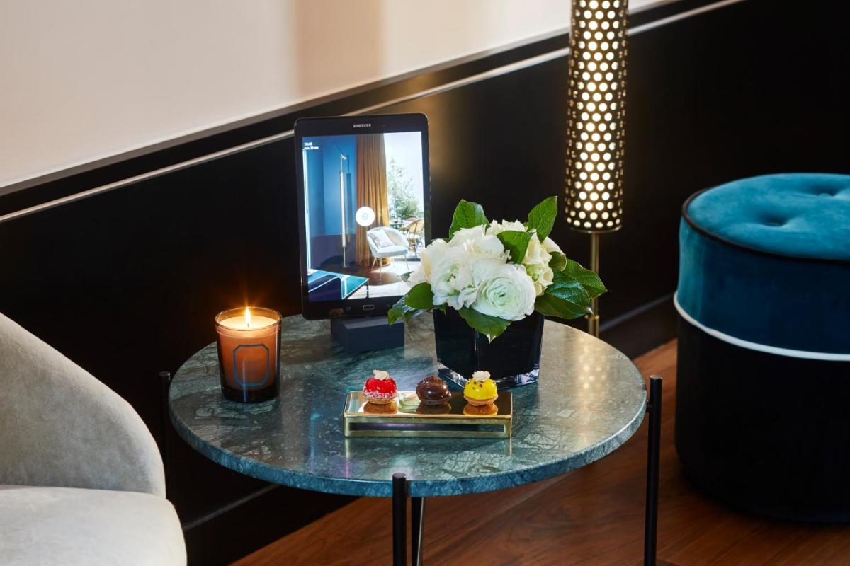 Coin salon dans l'établissement Le Roch Hotel & Spa