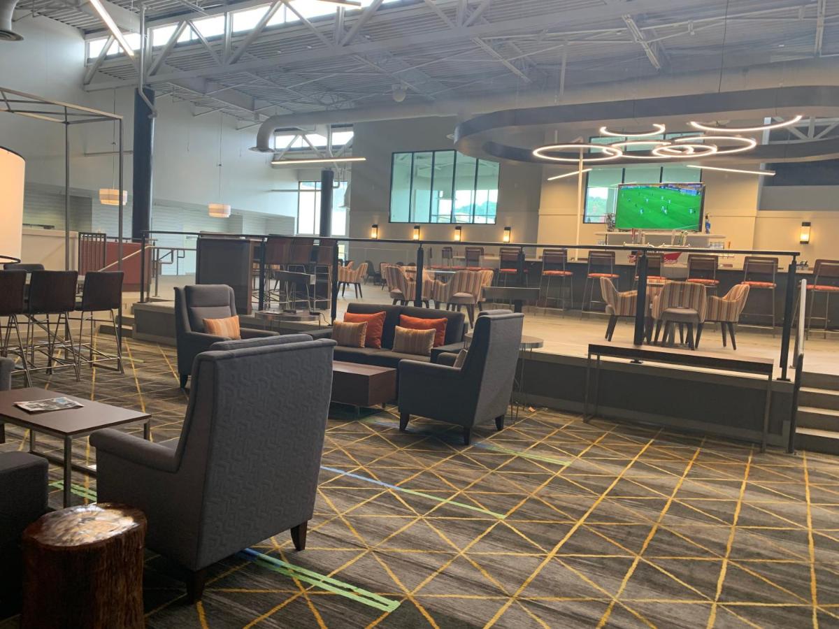 Holiday Inn Baton Rouge-South, an IHG Hotel - Housity