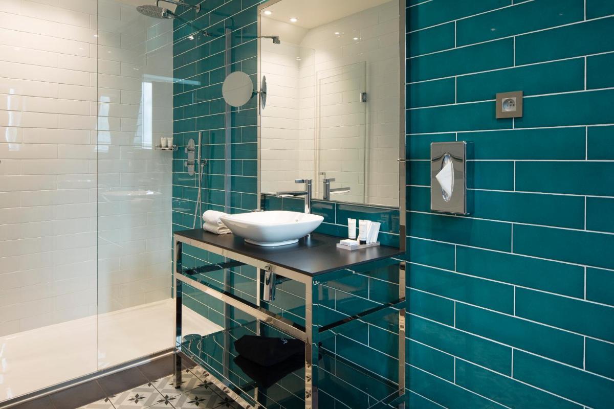 Salle de bains dans l'établissement Les Matins de Paris & Spa