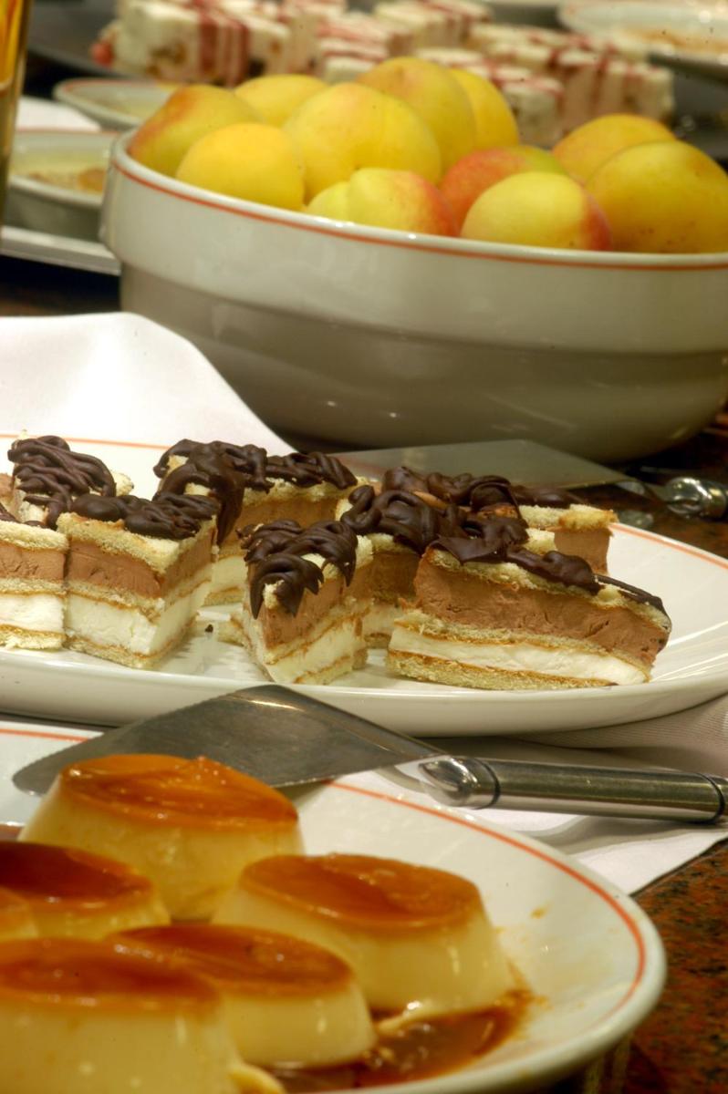 Comida en o cerca de este hotel