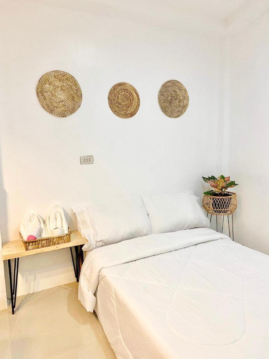 Suitetrails - Best studio flat w/ NETFLIX near airport and beach!