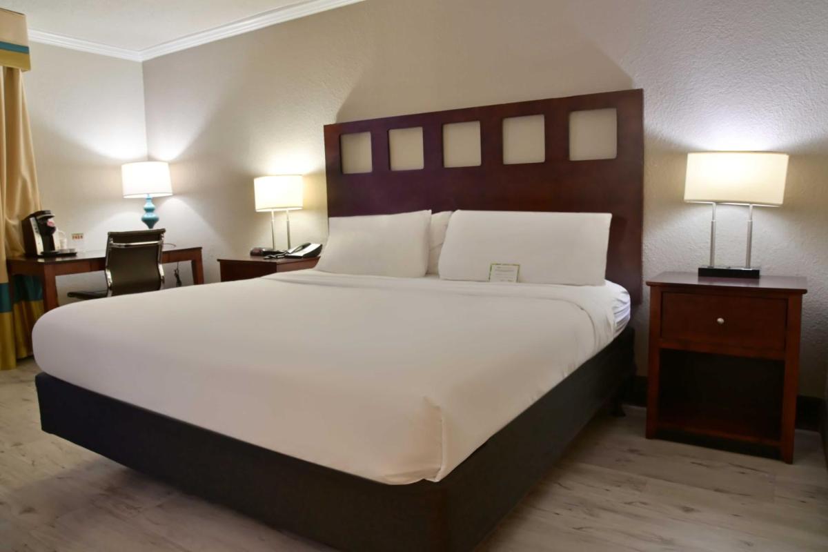 Wyndham Garden Summerville - Housity