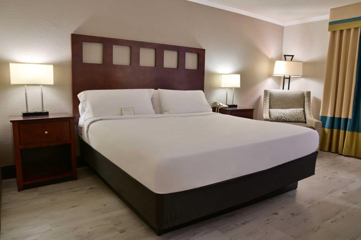 Wyndham Garden Summerville - Housity